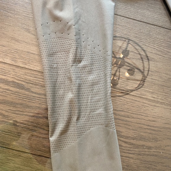 Lululemon in focus run tights Legging Gray-Sage Green, 33894 - Picture 9 of 13